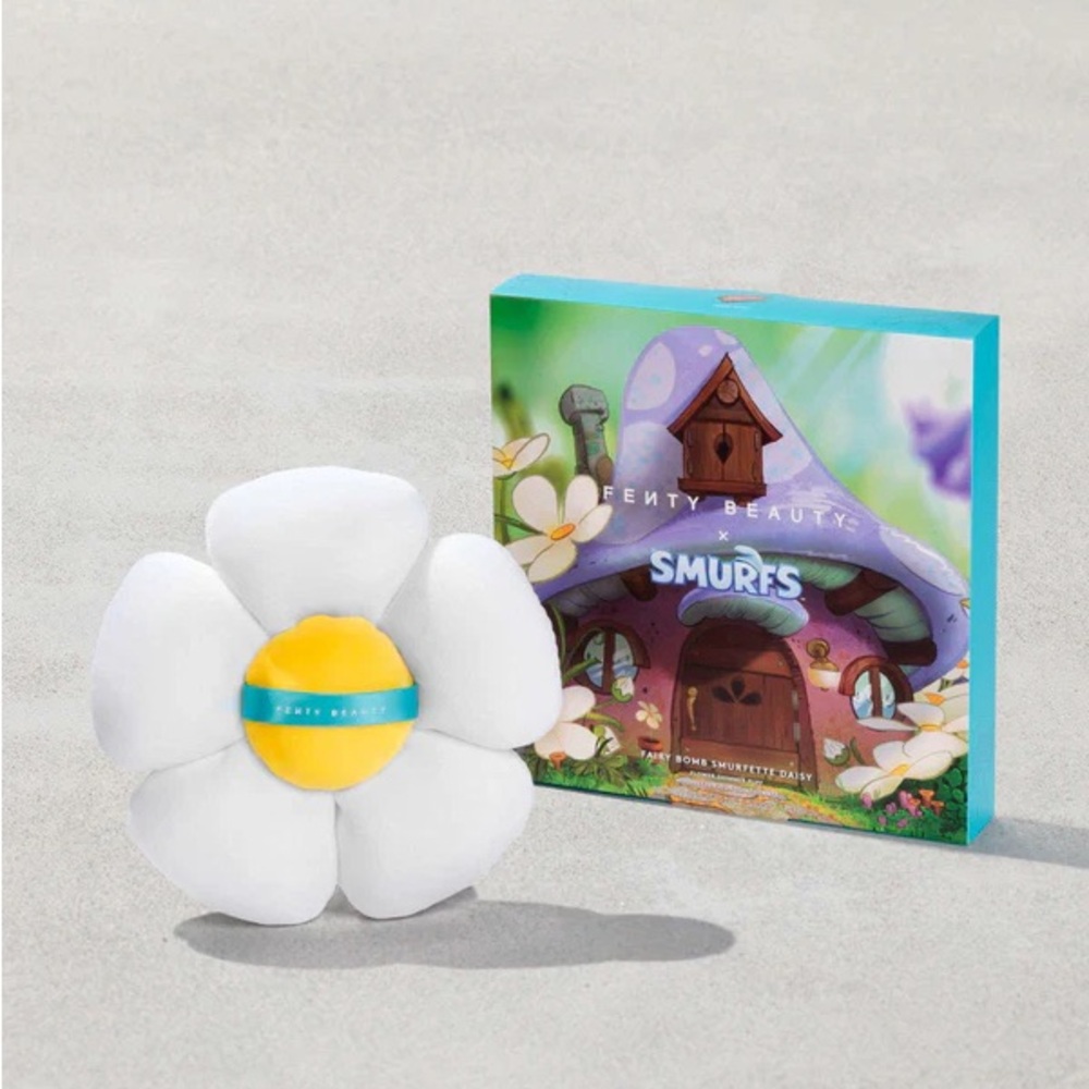 FENTY BEAUTY FAIRY BOMB SMURFETTE DAISY FLOWER SHIMMER PUFF